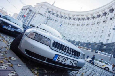 Закон о "евробляхах" начинает действовать: как будут штрафовать водителей