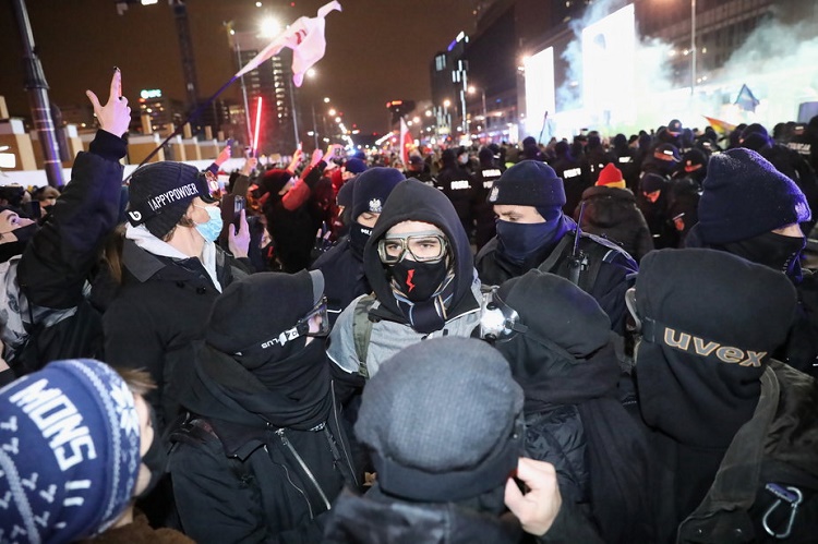 Strajk Kobiet от 29 января: петарды против полиции, газ против демонстрантов 7