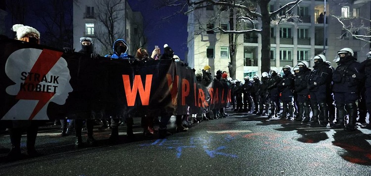 Strajk Kobiet от 29 января: петарды против полиции, газ против демонстрантов 5