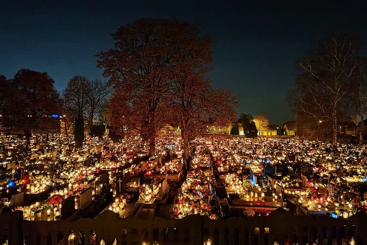 Как отмечают День всех святых в Польше 1 ноября? 1
