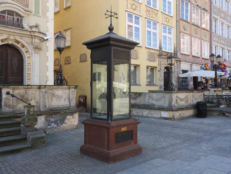 Памятник Габриэлю Фаренгейту родом из Гданьска