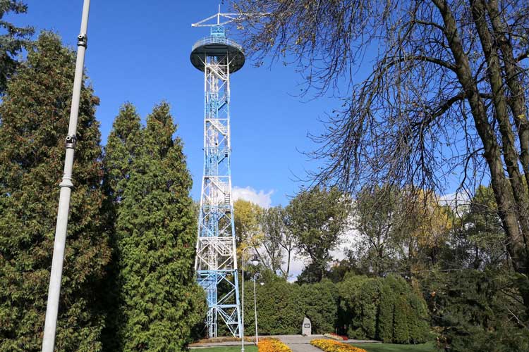 Парашютная башня в парке Костюшко