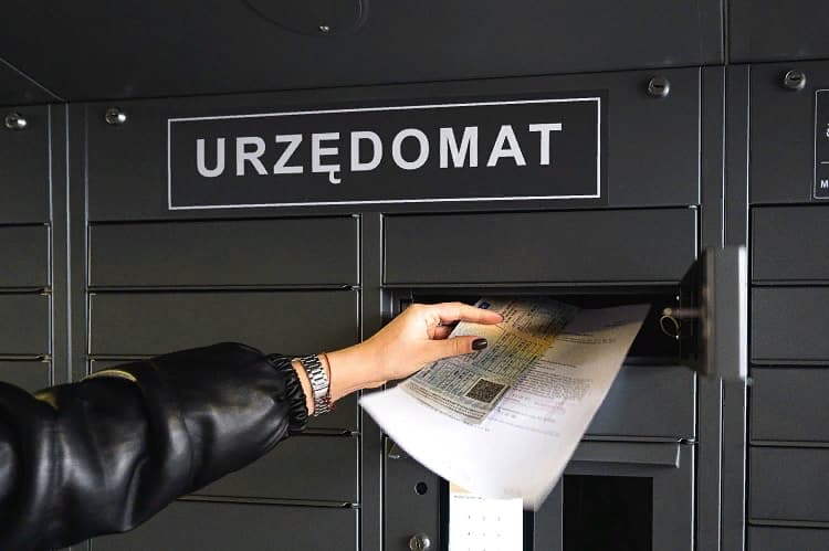 В Польше открыт первый ужендомат: бесконтактное получение документов в Познани 3